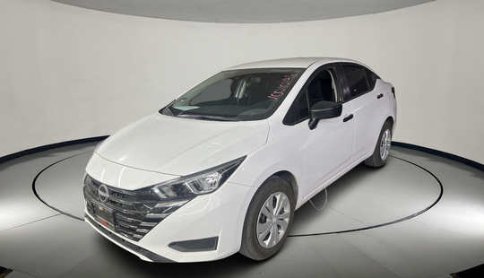 Nissan • Versa