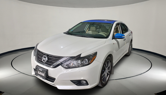 Nissan • Altima