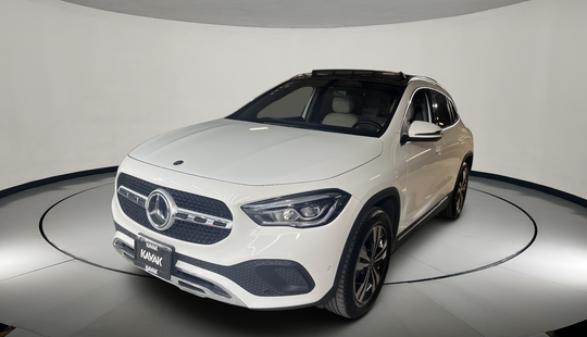 Mercedes Benz • Clase GLA