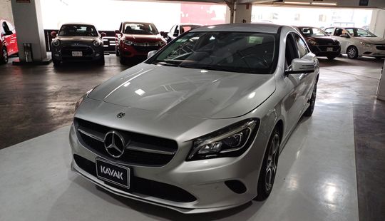 Mercedes Benz • Clase CLA