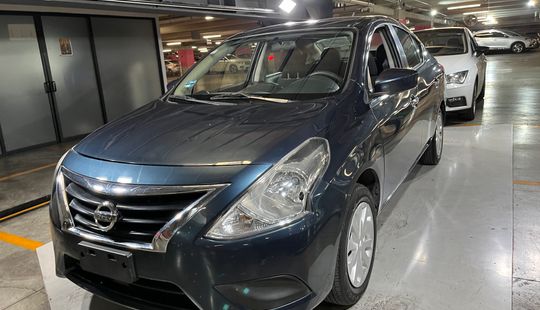 Nissan • Versa