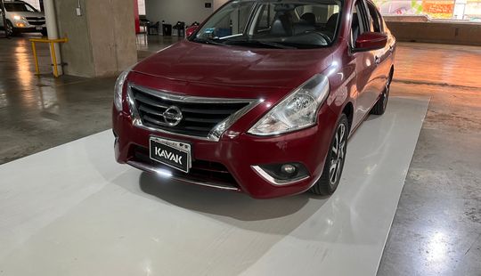 Nissan • Versa