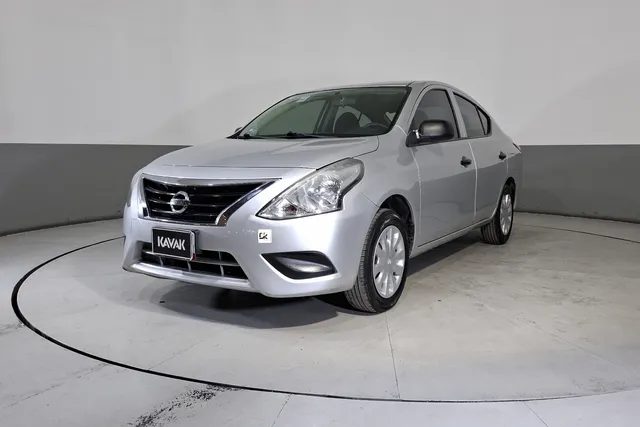 Nissan · Versa