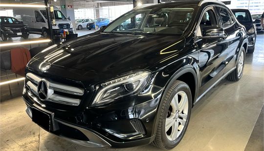 Mercedes Benz • Clase GLA