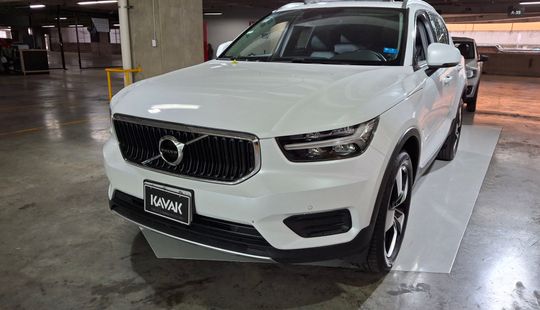 Volvo • XC40