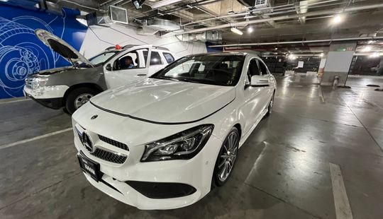Mercedes Benz • Clase CLA