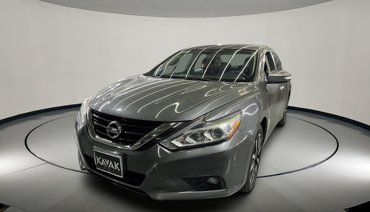 Nissan • Altima