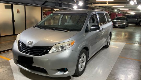 Toyota • Sienna