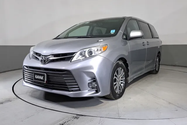 Toyota · Sienna