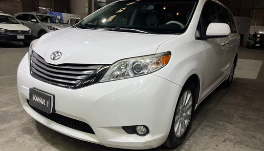 Toyota • Sienna