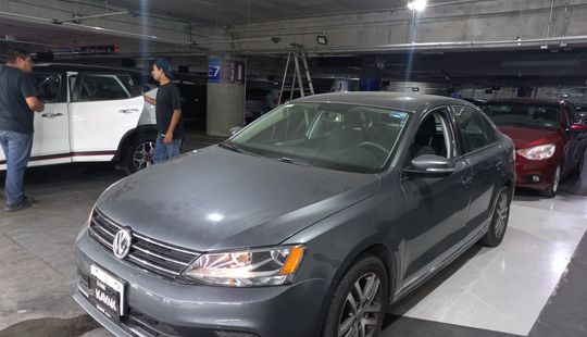 Volkswagen • Jetta