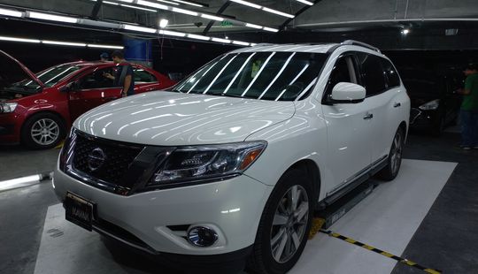 Nissan • Pathfinder