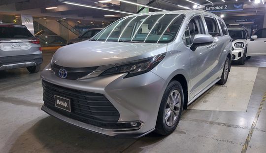 Toyota • Sienna