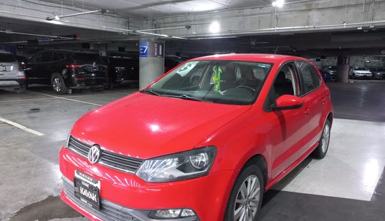 Volkswagen • Polo