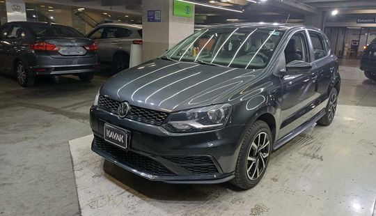 Volkswagen • Polo