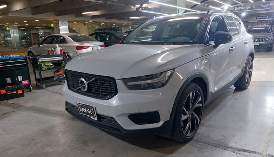 Volvo • XC40