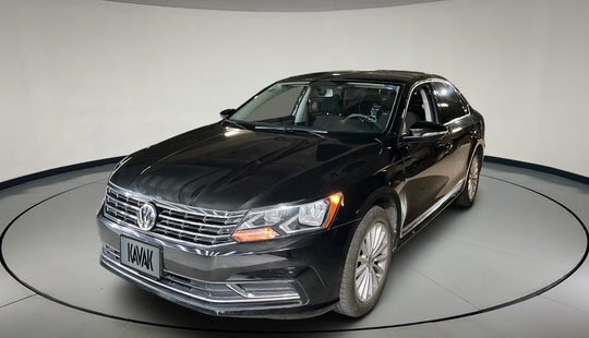 Volkswagen • Passat