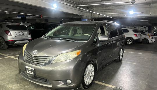 Toyota • Sienna