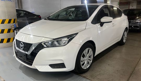 Nissan • Versa