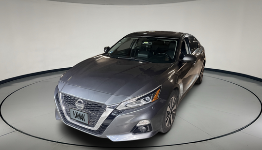 Nissan • Altima