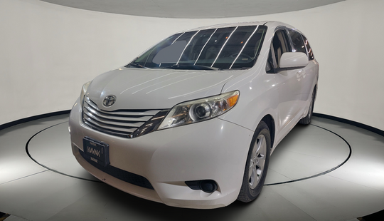 Toyota • Sienna