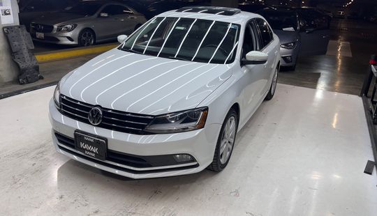 Volkswagen • Jetta
