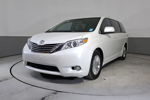 Toyota · Sienna