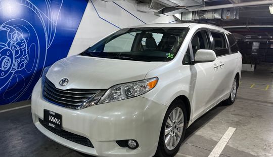 Toyota • Sienna