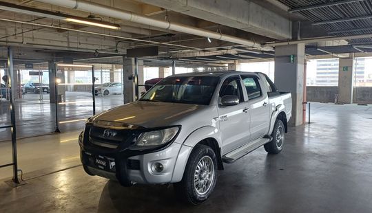Toyota • Hilux