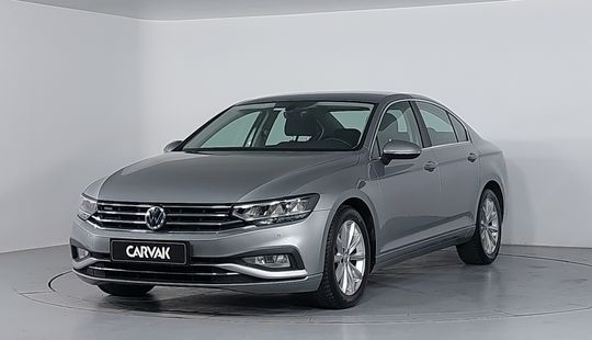 Volkswagen • Passat