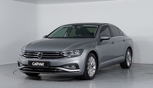 Volkswagen • Passat