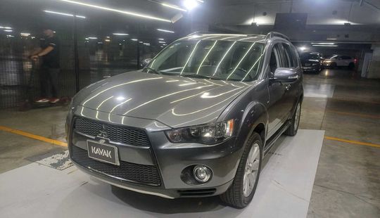 Mitsubishi • Outlander