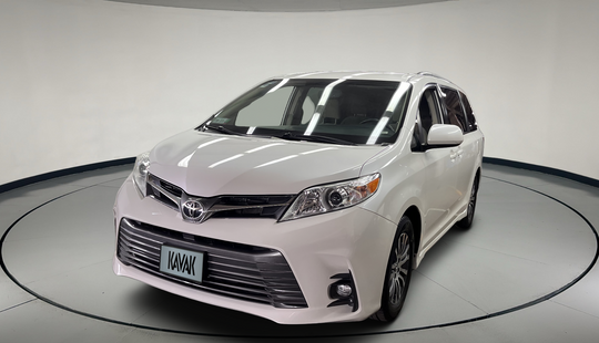 Toyota • Sienna