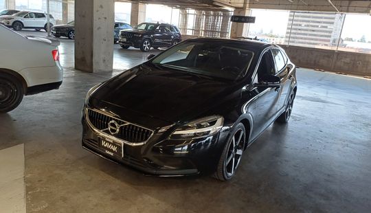 Volvo • V40
