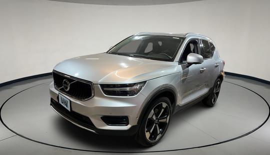 Volvo • XC40