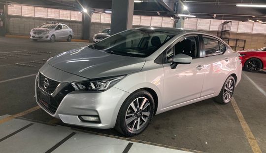 Nissan • Versa