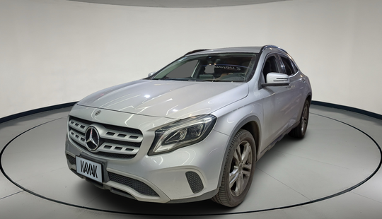 Mercedes Benz • Clase GLA