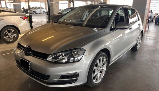 Volkswagen • Golf
