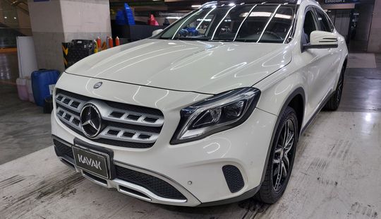 Mercedes Benz • Clase GLA
