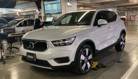 Volvo • XC40