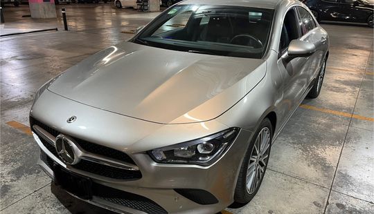 Mercedes Benz • Clase CLA