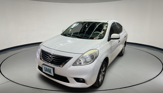 Nissan • Versa