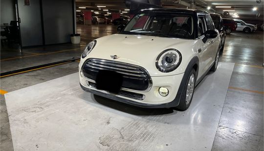 2016 • 65,000 km • Automático