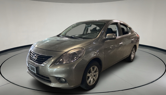 Nissan • Versa