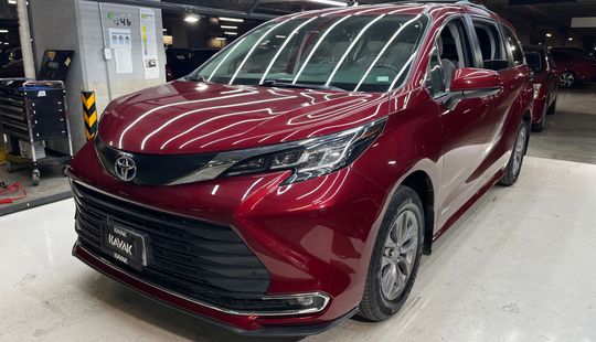 Toyota • Sienna