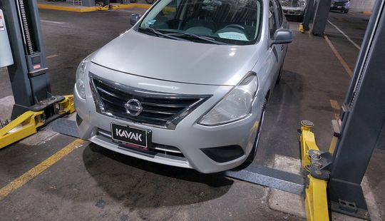 Nissan • Versa