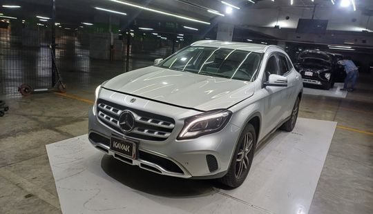 Mercedes Benz • Clase GLA