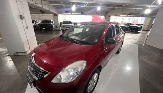Nissan • Versa