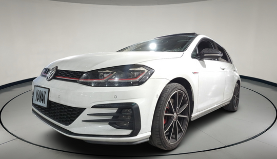 Volkswagen • Golf