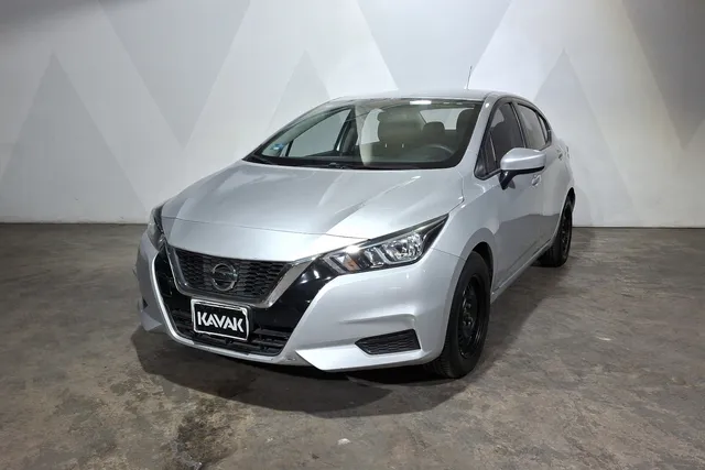 Nissan · Versa